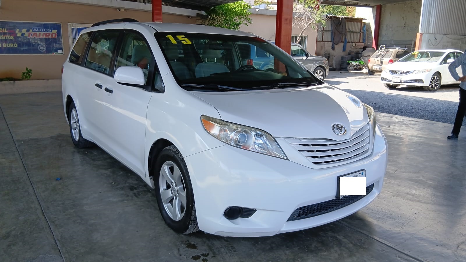 TOYOTA Sienna ce Mini van v6 TELA 2015