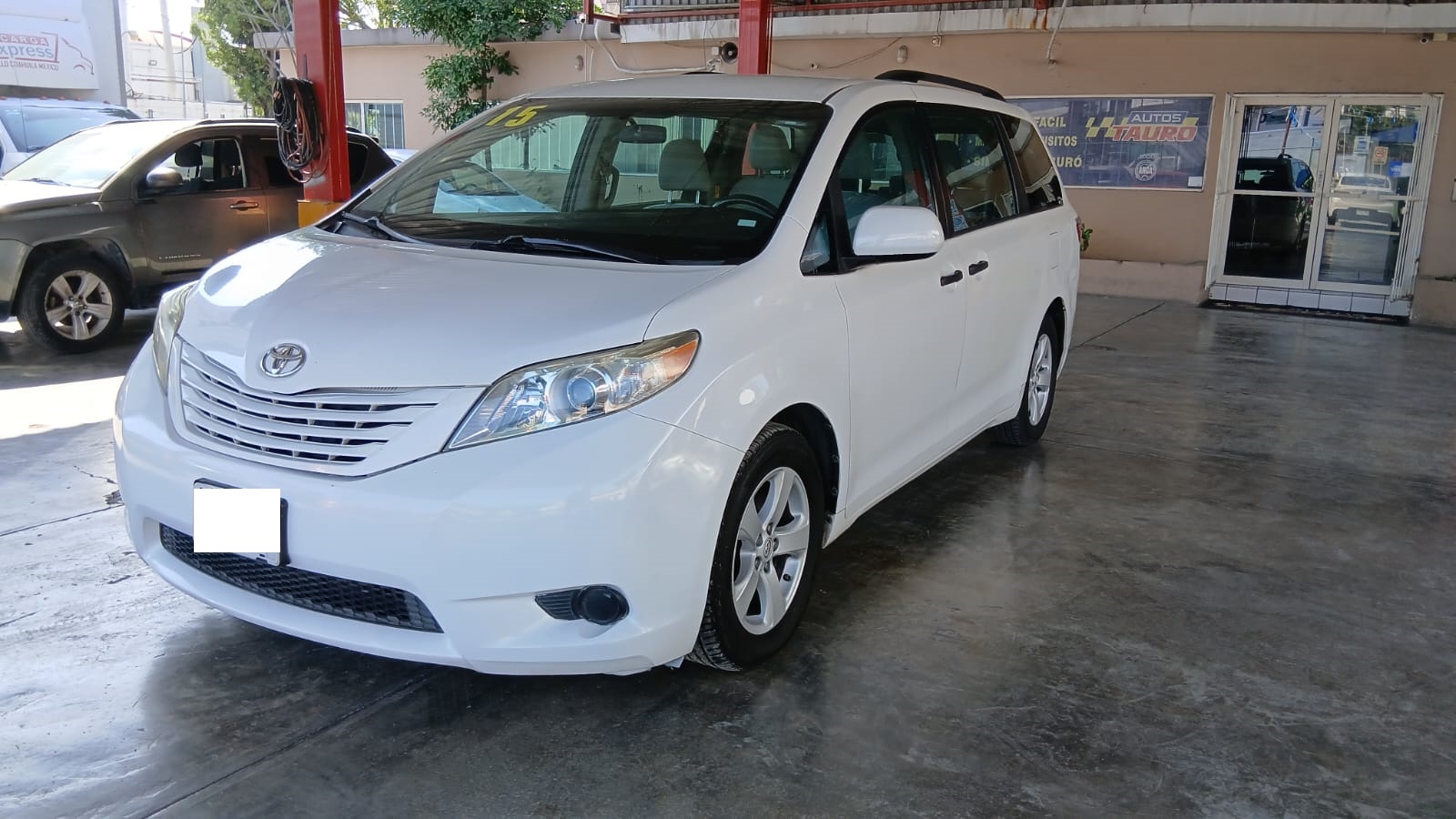 TOYOTA Sienna ce Mini van v6 TELA 2015