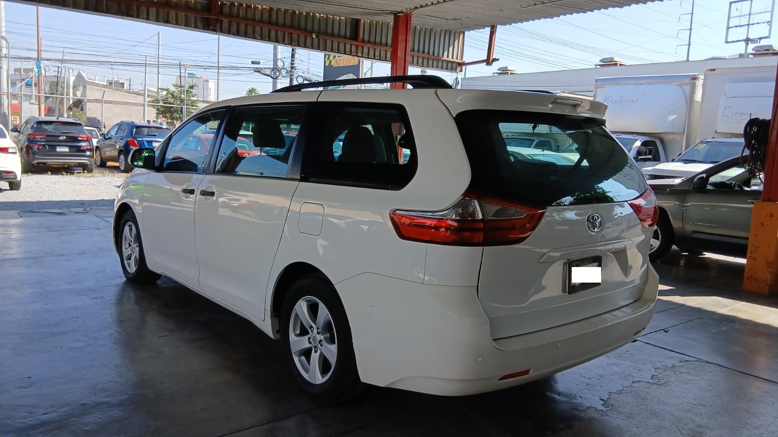 TOYOTA Sienna ce Mini van v6 TELA 2015