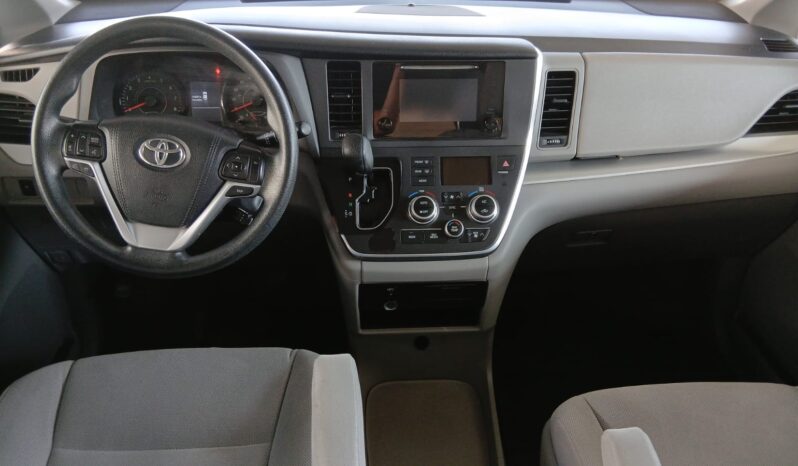 
								TOYOTA Sienna ce Mini van v6 TELA 2015 full									