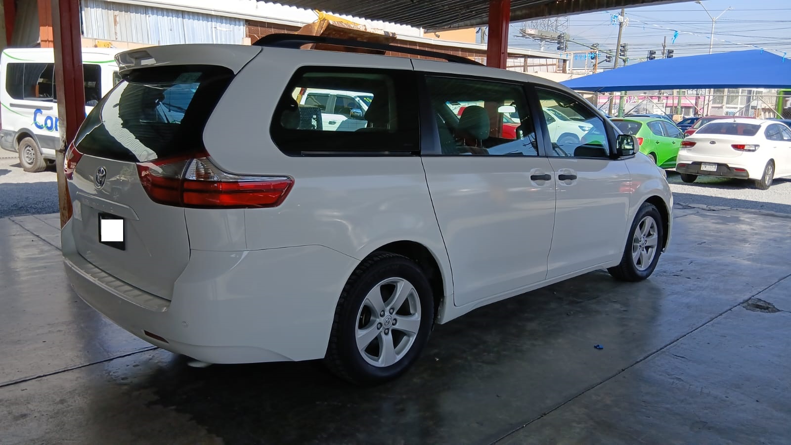 TOYOTA Sienna ce Mini van v6 TELA 2015