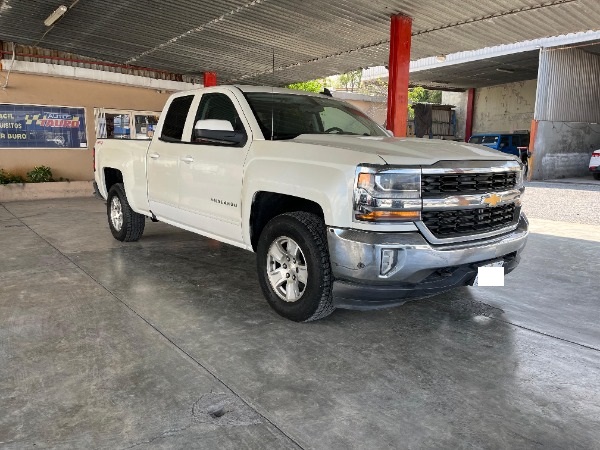 SILVERADO 4X4 2016 AUT DOBLE CABINA