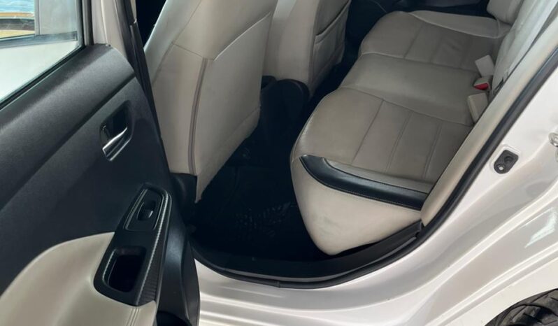 
								VERSA PLATINUM 2021 AUT PIEL full									