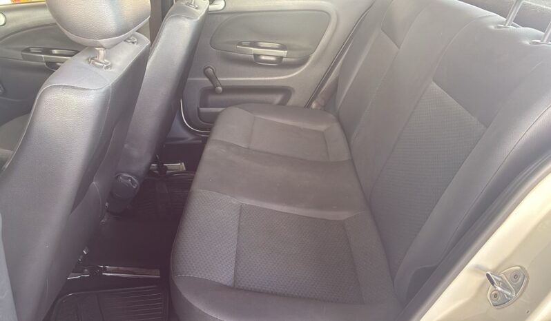 
								GOL SEDAN TENDLINE 2017 STD full									