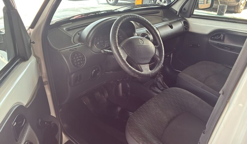 
								Kangoo A/C 2017 Manual  c/parrilla full									